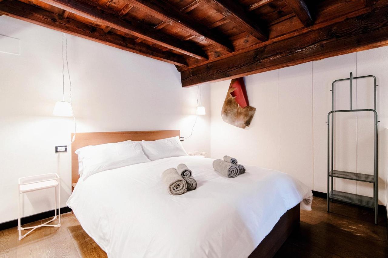 Palazzo Del Pero - The House Of Travelers Apartment Комо Екстериор снимка